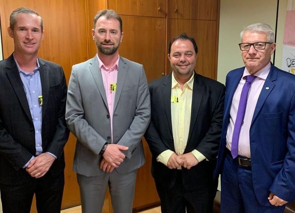 Encontro com deputados federais, entre eles, Paulo Foletto.