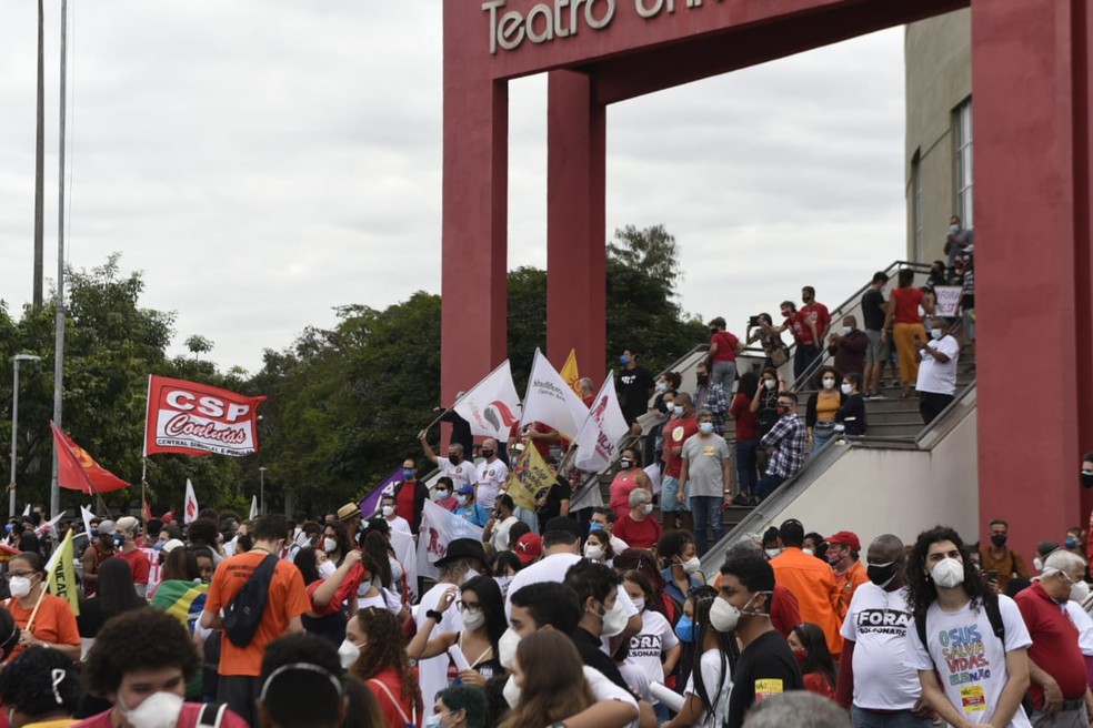 Manifestantes se concentraram na Universidade Federal do Espírito Santo (Ufes), em Vitória, por volta das 14h30 - Foto: Vitor Jubini/Rede Gazeta