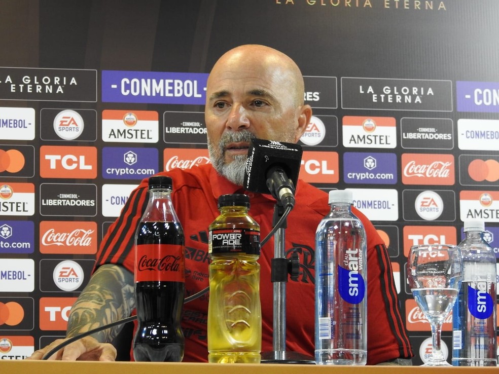 Sampaoli em entrevista coletiva após Racing x Flamengo - Foto: Fred Gomes