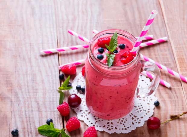 Shake de frutas vermelhas e água de coco (Foto: Divulgação)