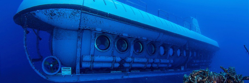 Os passeios no submarino Atlantis duram cerca de 1 hora, a 30 m de profundidade - Foto: Atlantis Submarines / Reprodução