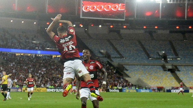 Michael comemora seu gol pelo Flamengo contra o Atlético-MG