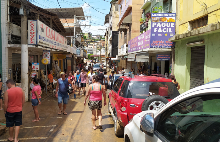 Confira imagens da rua Pedro Dias, em Cachoeiro - EM OFF Notícias