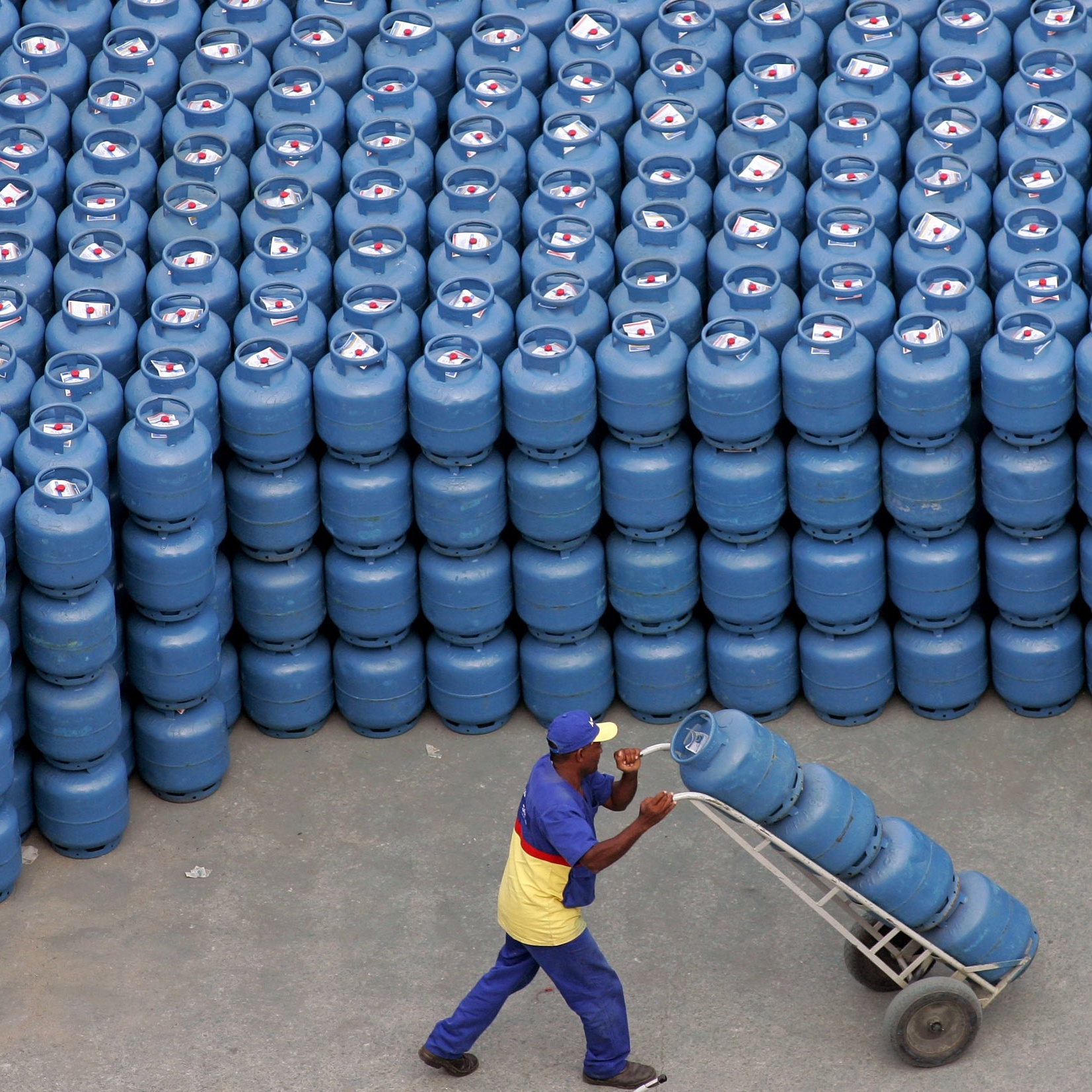 Gás de cozinha da Petrobras fica 6% mais caro a partir de hoje