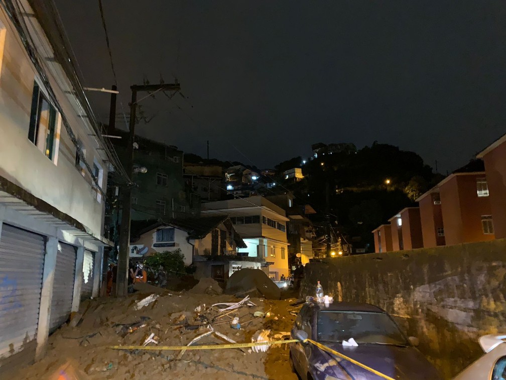 Área onde houve queda de barreira com vítimas foram soterradas no Morro da Oficina, em Petrópolis - Foto: Lucas Machado/g1