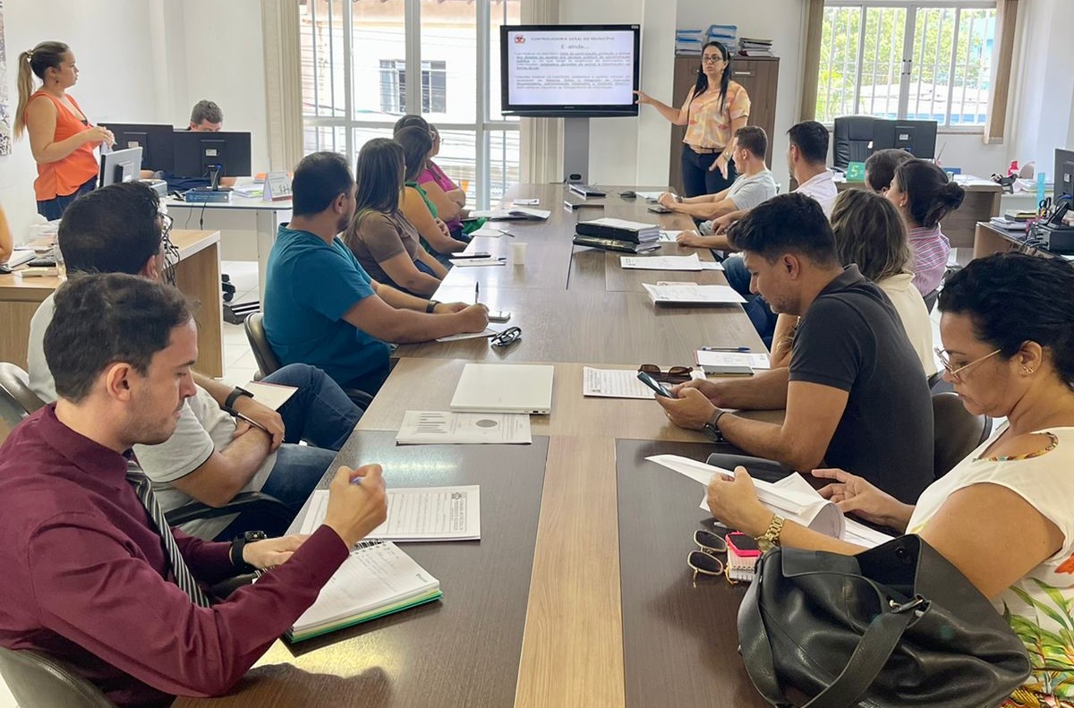 Controladoria promove reunião para discutir a transparência no Município