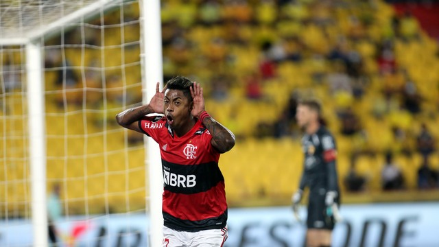 Bruno Henrique comemora o segundo gol do Flamengo